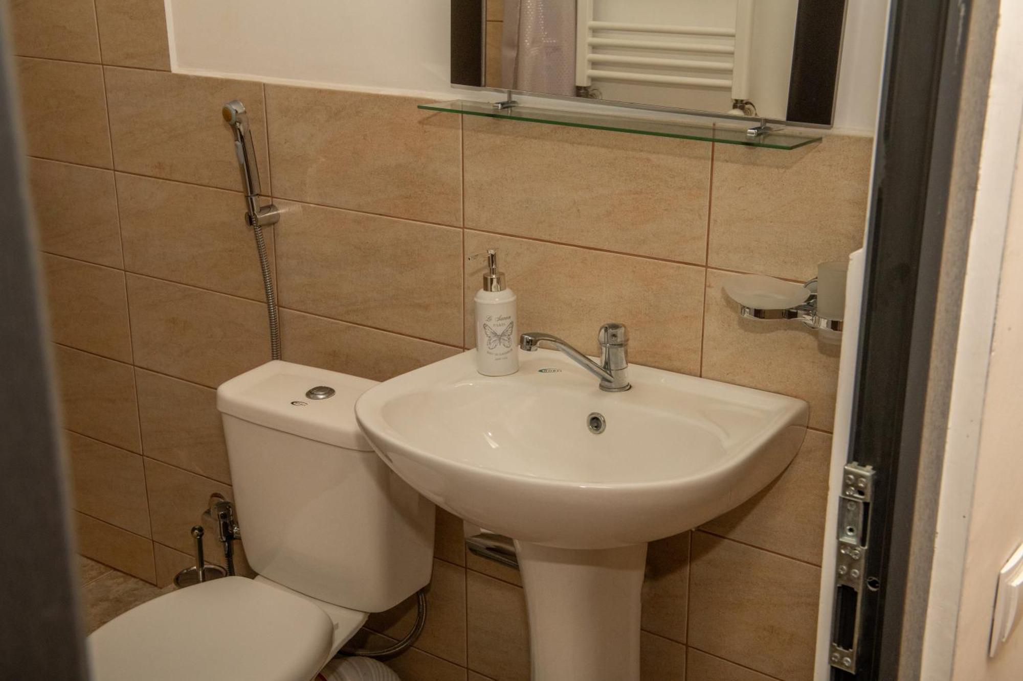 Alvani Inn K'vemo Alvani Luaran gambar